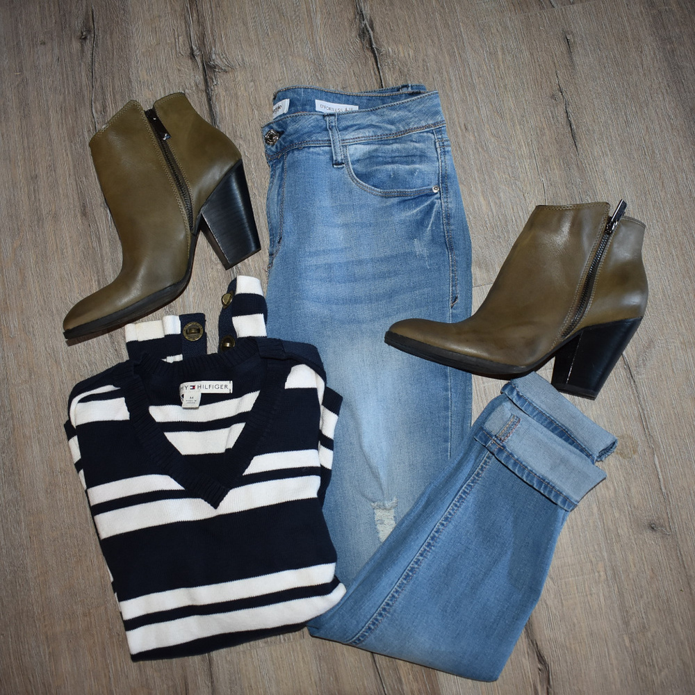 Kensie Effortless Ankle Mid Rise Distressed Jeans